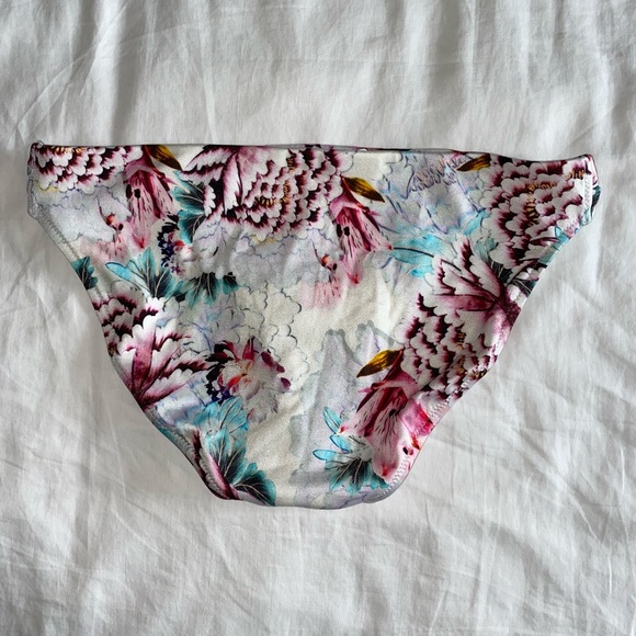 COPY - Athleta bikini Aqualuxe strappy molded bikini top and crossover bottom i… - Picture 9 of 12